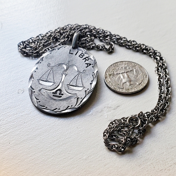 Vintage Pewter Libra pendant Necklace - Picture 4 of 5